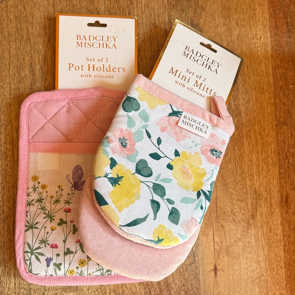 Badgley Mischka Pot Holders Oven Mitts NWT